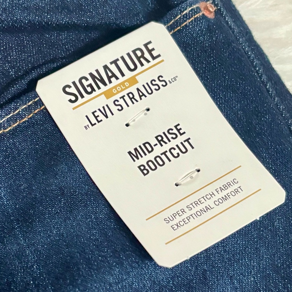 Levi’s Signature Mid Rise Bootcut Jeans Flare Leg Dark Blue Denim 20M W35 L32 - Picture 3 of 12